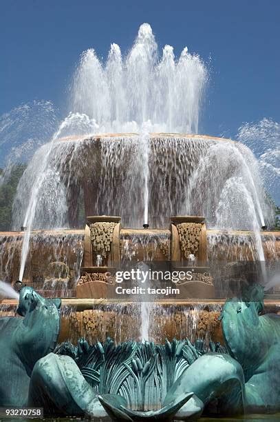 Buckingham Fountain Photos and Premium High Res Pictures - Getty Images