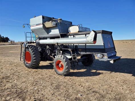 Gleaner L3 Combine - Gavel Roads Online Auctions