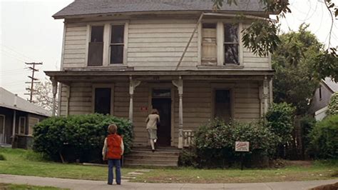 Michael Myers House Model / Halloween Movie Fan Builds A Replica Of Michael Myers House To Live ...