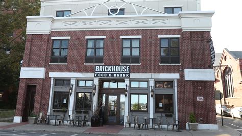 Brickhouse restaurant workers in Nyack on strike, police called after scuffle