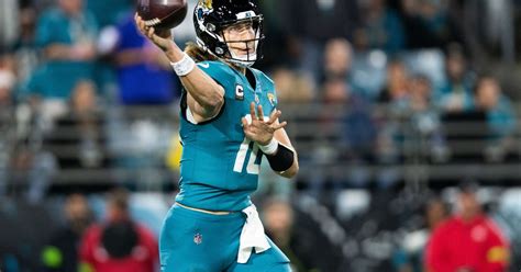 Report: Jaguars QB Trevor Lawrence clears concussion protocol | Reuters