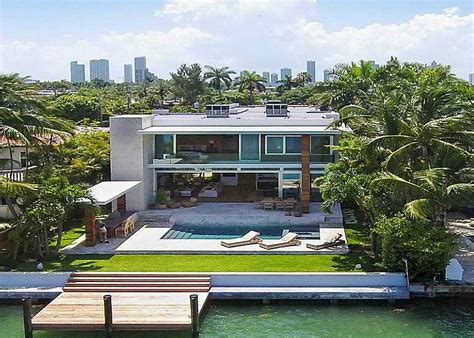 Newly Built Modern Waterfront Home In Miami Beach, FL – $70,000/Month ...