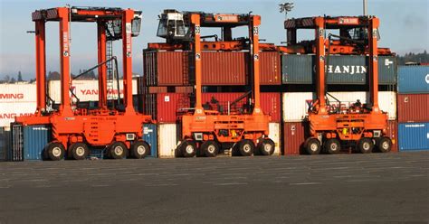 The Last Kalmar Classic Straddle Carrier Leaves the Factory | Kalmarglobal