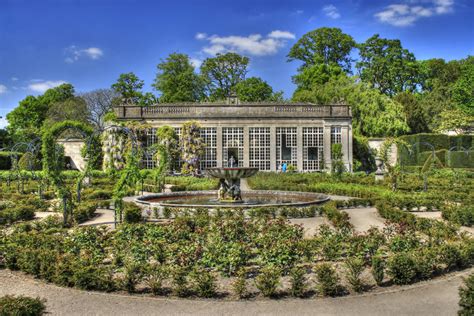 Longleat gardens | HDR creme