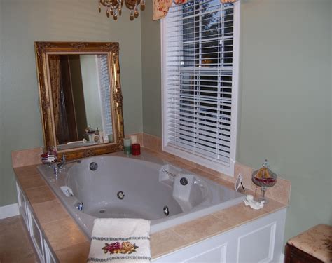 * Remodelaholic *: Elegant Vintage Master Bathroom Makeover