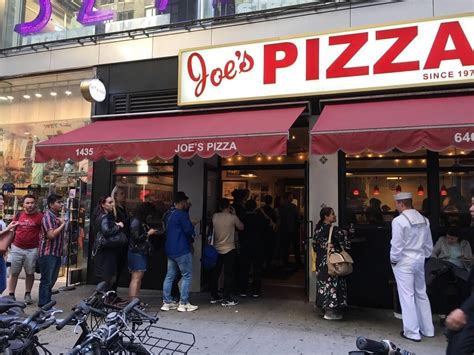 18 FAMOUS PLACES TO EAT IN NYC WITHOUT GOING BROKE