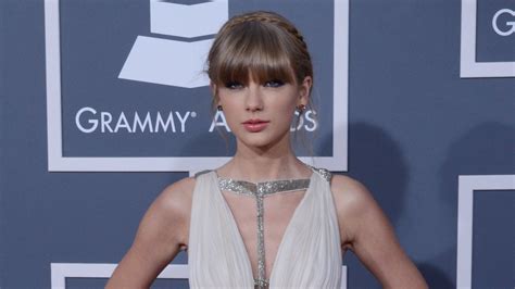 Underwood and Swift: Carrie Underwood denies feud with Taylor Swift [VIDEO] - UPI.com