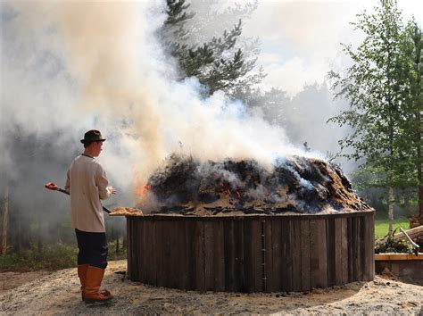 From pine tree to tar burning tradition in Lentiira | Visit Finland