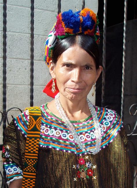 Woman in formal dress - Mujer en ropa formal; Fiesta del p… | Flickr