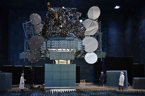 Maxar considering quitting GEO satellite manufacturing business - SpaceNews.com