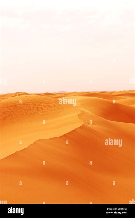 Sand dune in Saudi desert - Beautiful Arabian desert Stock Photo - Alamy