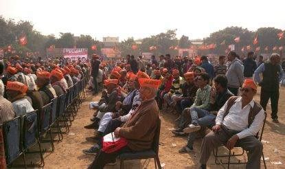 PM Modi pulls crowds, Rahul holds his crowd in Ghaziabad ahead of Uttar ...