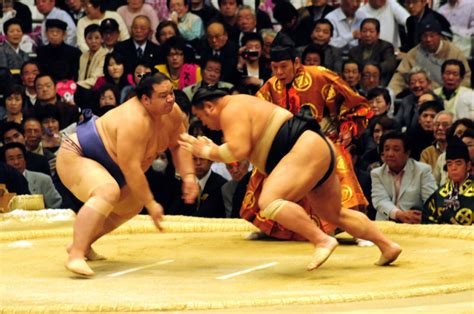 Sumo Kaio_vs._Chiyotaikai_March_2009 - Unique Japan Tours