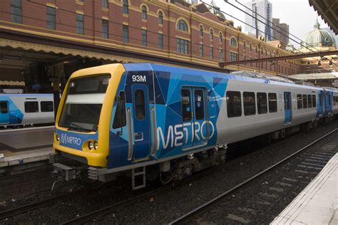 File:Metro train on Flinders station 2.jpg - Wikimedia Commons