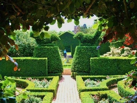 Hidcote Manor Gardens and 20 more nearby - Great British Gardens