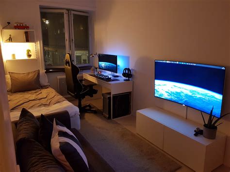 Pin by Sophie Smith on Computers | Gaming room setup, Bedroom setup ...