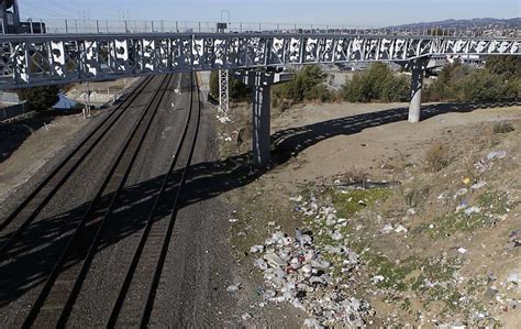 Oakland airport BART tram to open in fall 2014