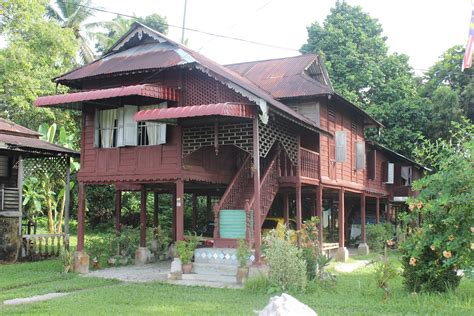 Rumah Perak di Kampong Gajah, Perak, Malaysia | Kampung house, Traditional house, Traditional houses