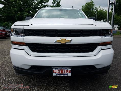 2018 Chevrolet Silverado 1500 Custom Crew Cab in Summit White photo #2 ...