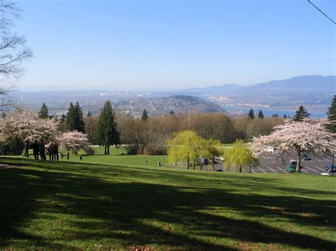 Visitor's Guide to Burnaby Mountain Park