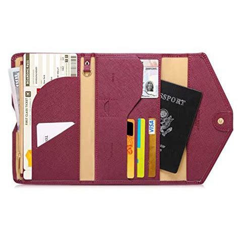 The Best Travel Wallets to Organize Your Vacation Essentials (2021)