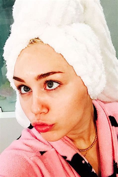 Celebs Who Look Amazing Without Makeup | Miley, Miley cyrus, Celebrity selfies