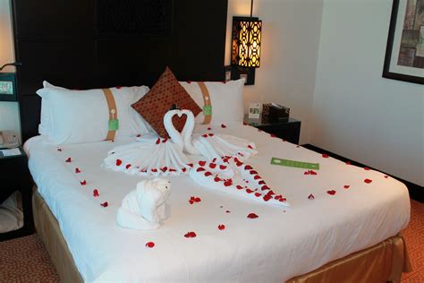 Tips For A Romantic Hotel Room Makeover | Romantic room, Romantic hotel rooms, Romantic room ...