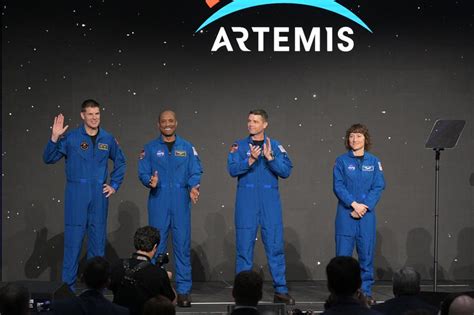 Artemis II crew announcement in Houston - Canadian Space Agency