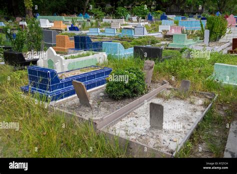 Muslim graveyard hi-res stock photography and images - Alamy