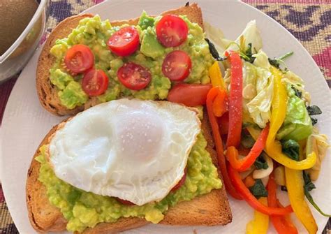 Resep Avocado Toast (roti panggang Alpukat) oleh Tiya BROWN - Cookpad