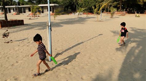 Going for a round bat-ball on Tarkarli beach | Ankur Panchbudhe | Flickr