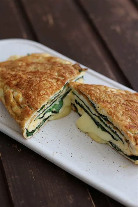 Keto Omelette with Cheese & Spinach