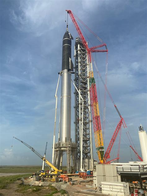 LR11350 Stacked SpaceX's Starship SN20 ontop of Super Heavy Booster 4 ...