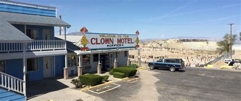 Nevada’s Creepy Clown Motel Will Haunt Your Dreams