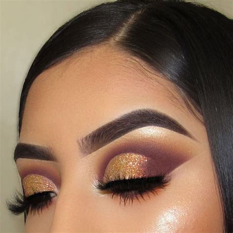 Get The Halo Eyeshadow Look With These Tips & Gorgeous Inspo | Halo eye ...