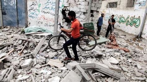 The Guardian: Corruption and siege hamper Gaza reconstruction efforts