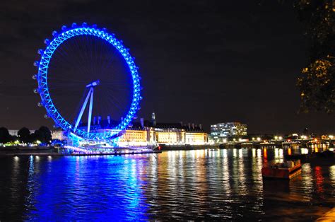 London Eye illuminated at night London Eye, Sydney Opera House, Night ...