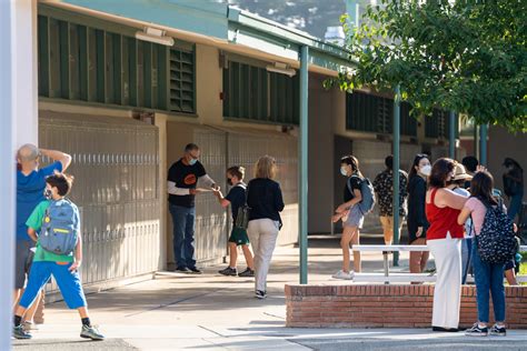 Masks required outdoors at Palo Alto's K-8 public schools - Palo Alto Online