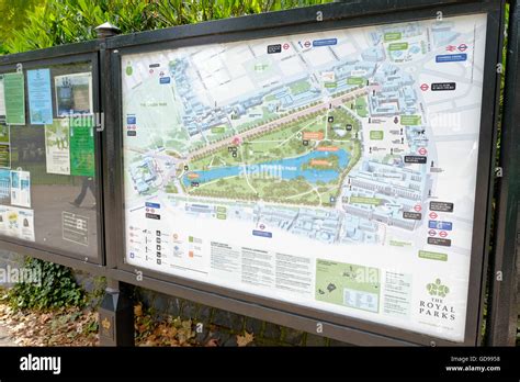 A tourist guide map of St James's Park London Stock Photo - Alamy