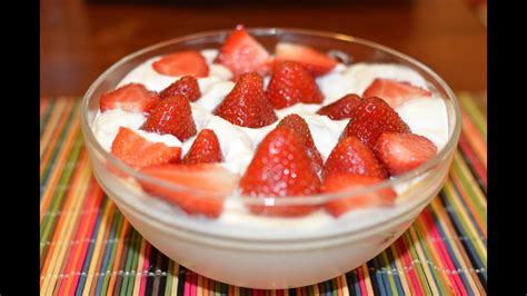 Como hacer fresas con crema estilo super ama de casa - YouTube