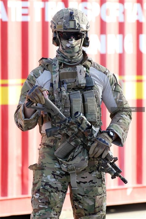 Australian commando from the 2nd Commando Regiment during training in Brisbane, 2016. [800 x ...