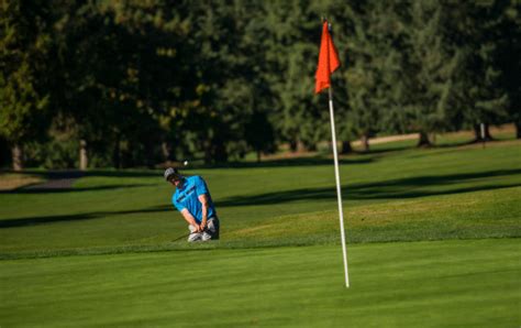 How Far Should You Hit a 60 Degree Wedge? Lob Wedge Distance ⋆ Golfing Tips For Beginners