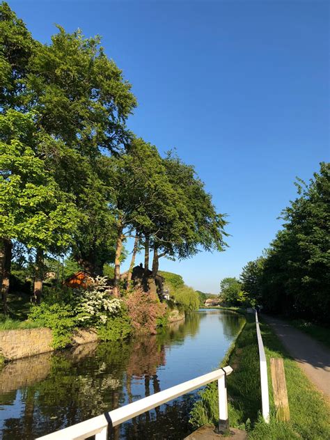 ‪A beautiful evening walk - Leeds Liverpool Canal, Nr. Keighley. | Canal boat, Country roads, Canal