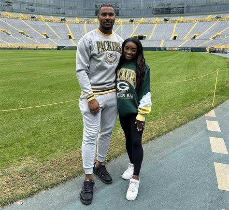 Simone Biles' husband, Jonathan Owens, joins Packers after wedding