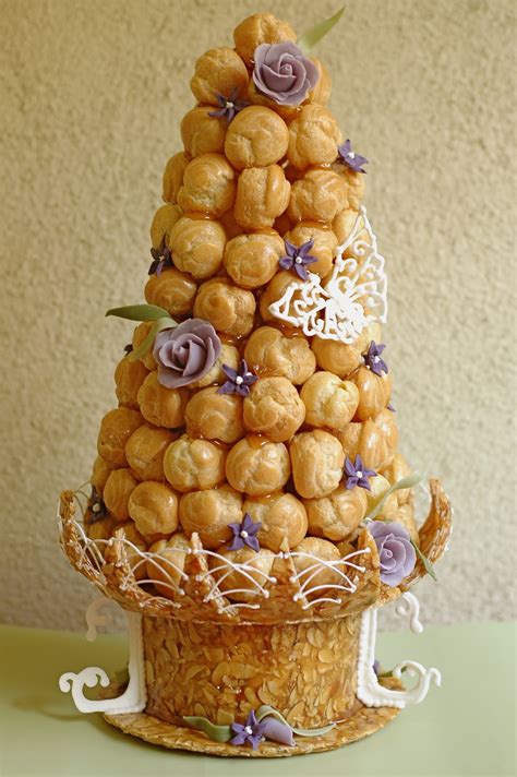 The Unexpected Culinarian: The Croquembouche