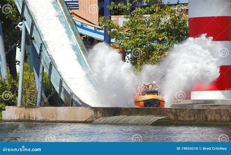 Log flume fairground ride editorial image. Image of splashes - 19834310