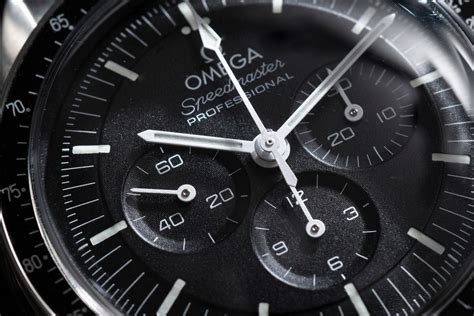 Omega Speedmaster Professional – Analog:Shift