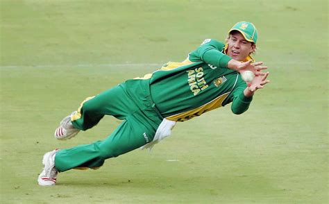 Top 10 best fielders in the world of international cricket