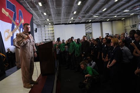 DVIDS - News - 5th Fleet Commander Visits USS Ronald Reagan