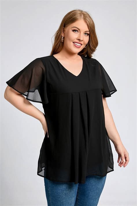 Flycurvy | Plus Size Fashion Blog of 2022 Fall & Winter Tops